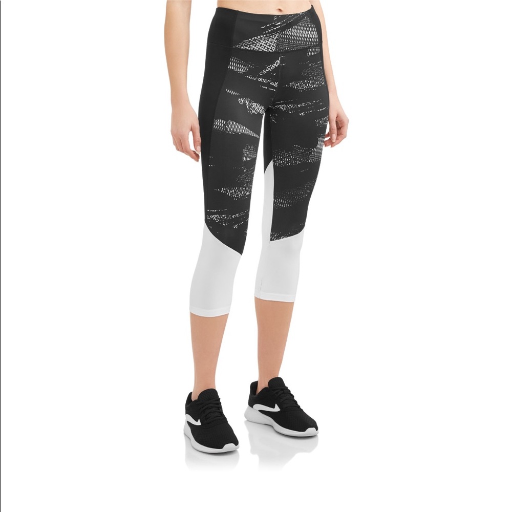 Performance capris